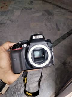 Nikon D5300 with 18-140mm VR Autofocus lens for urgent sell