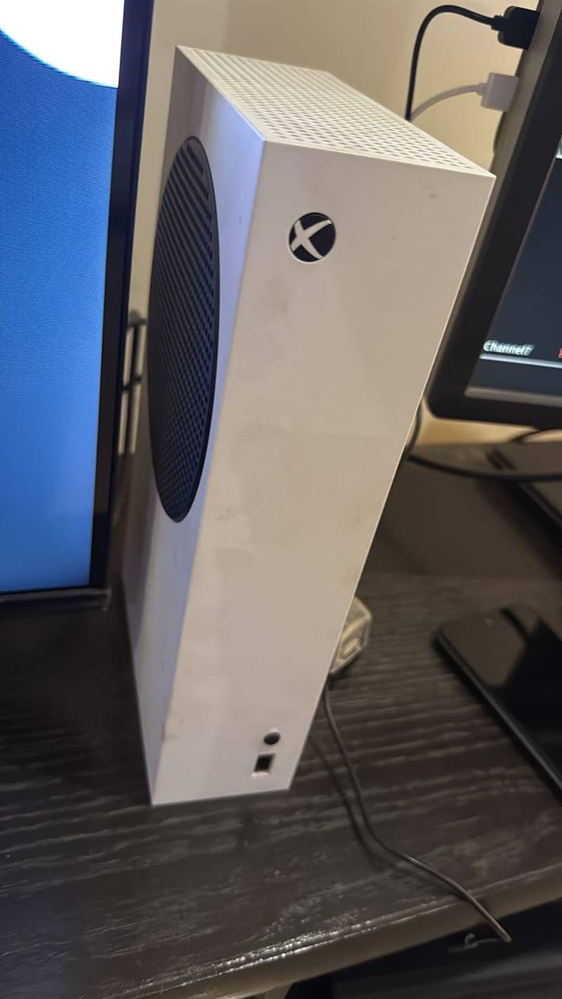 xbox series s almost new with subscription end in feb 0