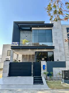5 MARLA BRAND NEW MODREN DESIGNER HOUSE FOR SALE
