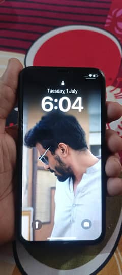 I phone xs all okk just back galss creak