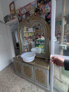 dressing table for sale only serious buyers contact