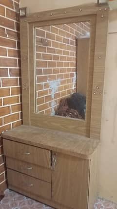 devader dressing table or do site table
