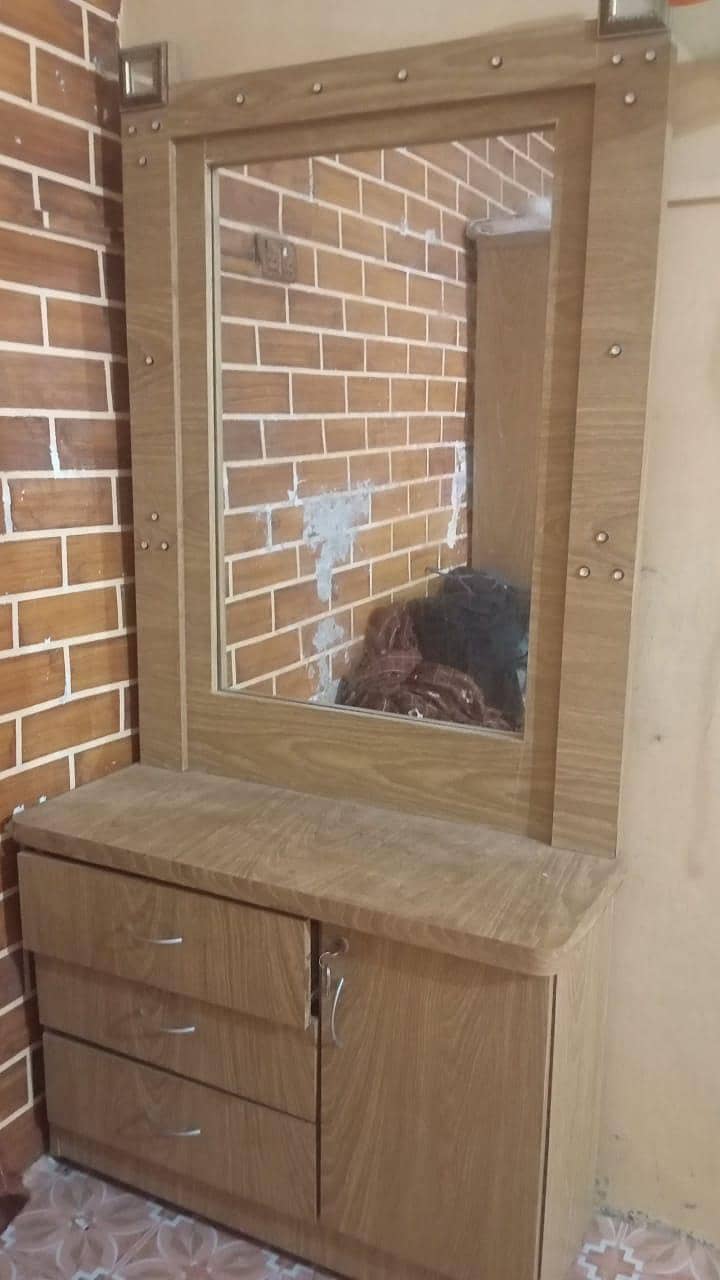 devader dressing table or do site table 0