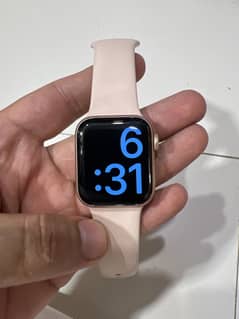Apple Watch Series 5 (this 40 mm)