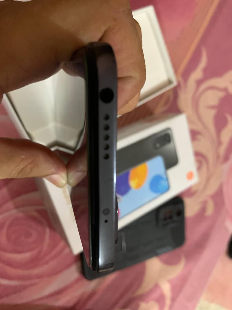 Redmi Note 11  One handuse with Box 4