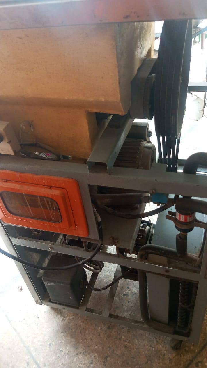 ice-cream machine and counter for sale just 4 months use 1