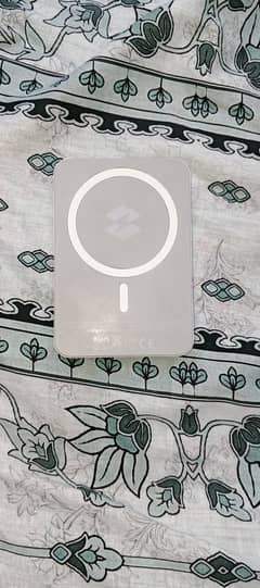 Infinix original magsafe. . . only 3 months used