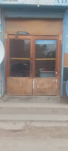 Shop outdoor with mirror