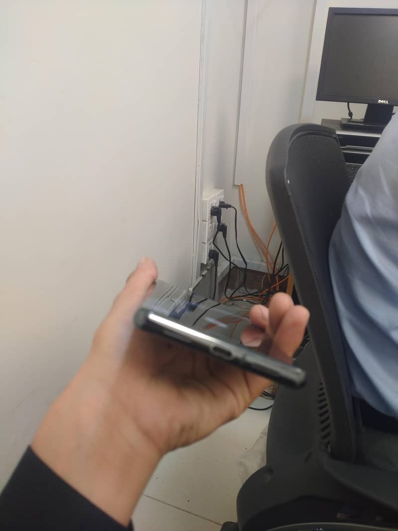 google pixel 7 pro . dual SIM working . 10 by 10 condition 1