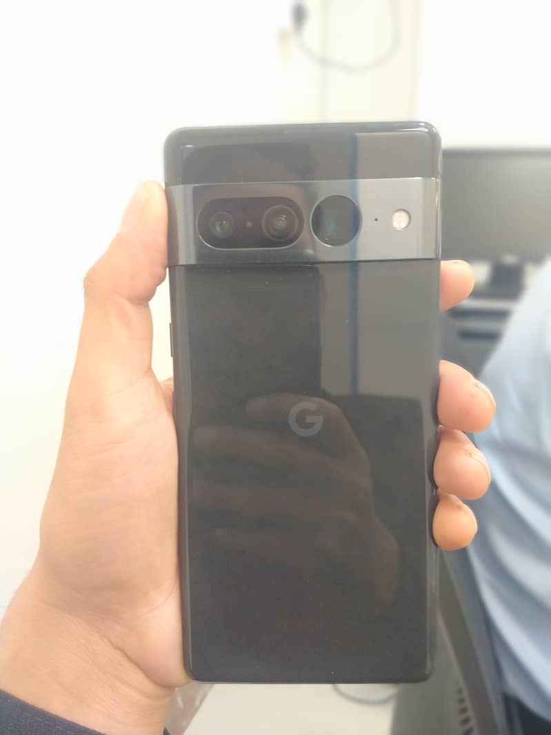 google pixel 7 pro . dual SIM working . 10 by 10 condition 3