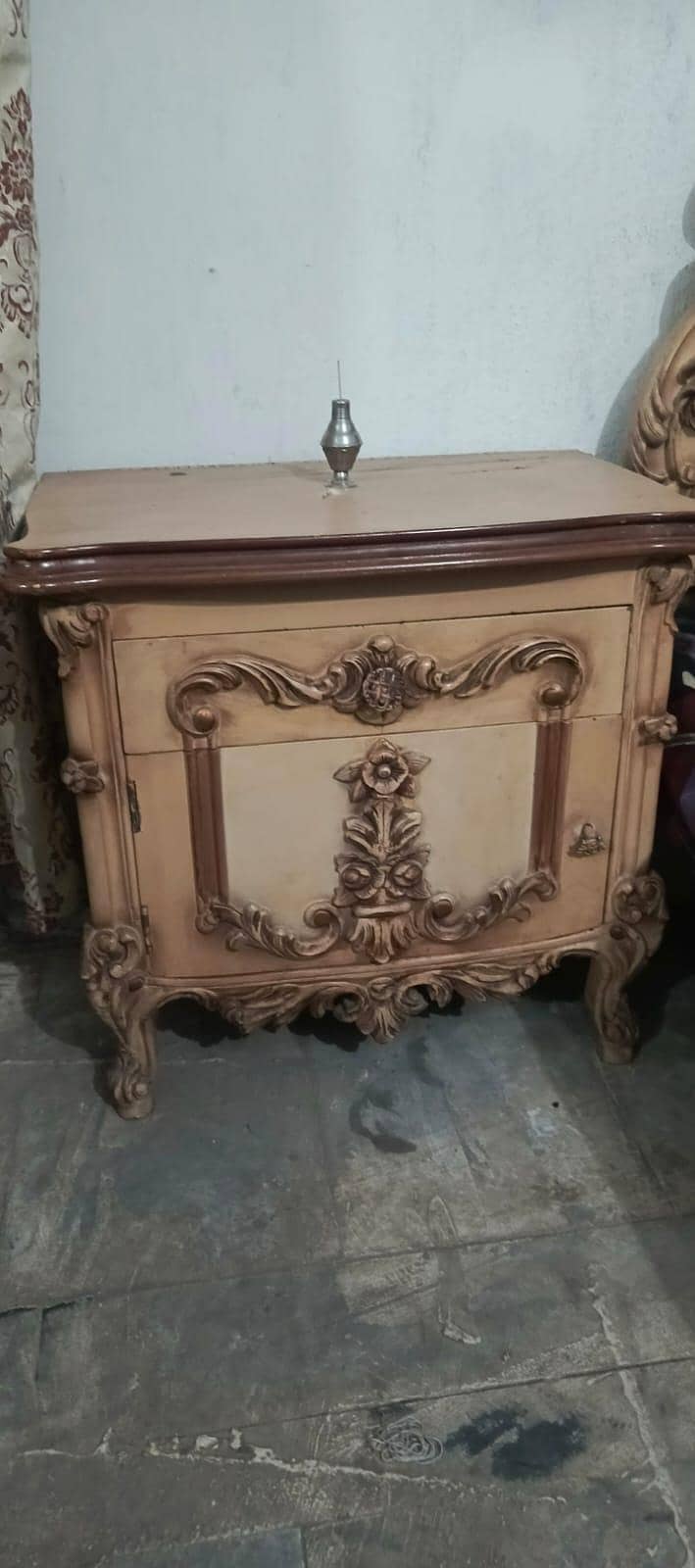 King size bed with side Table & Dressing Table, without mattress. 4