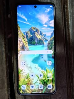Moto Razr 2025 / 50