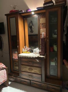 Full bedroom set condition good
