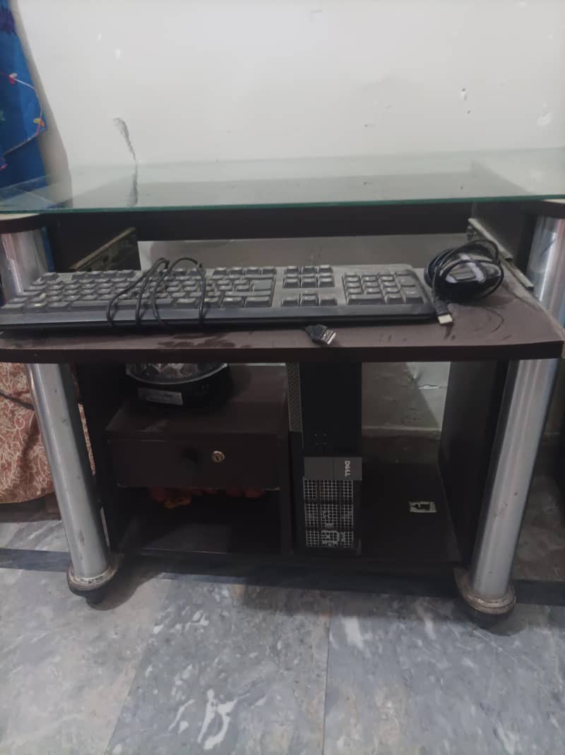 COMPUTER TABLE. 1