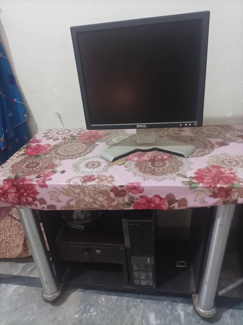 COMPUTER TABLE. 2
