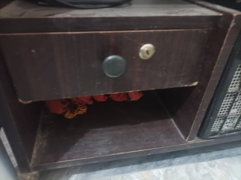 COMPUTER TABLE. 3
