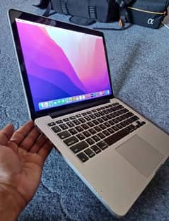 MacBook pro 2015, 8Gb ram,128Gb SSD 1.5Gb graphics,4hrs betry time