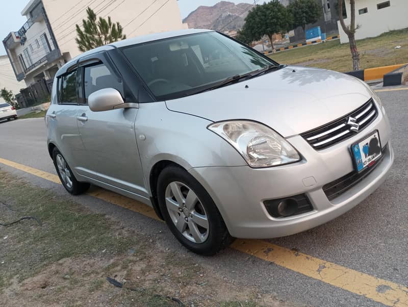 Suzuki Swift dlx Automatic Navigation 2015 1