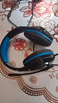 Gaming Headphones condition ok with box and with microphone