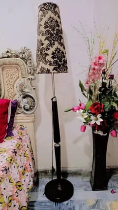 FLOOR LAMP