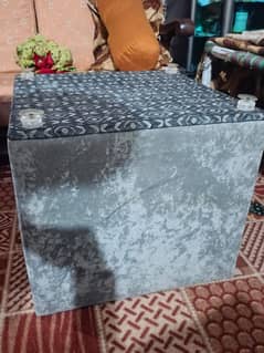 2 side tables in very good condition