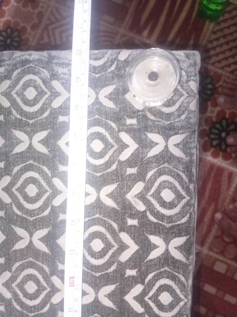 2 side tables in very good condition 2