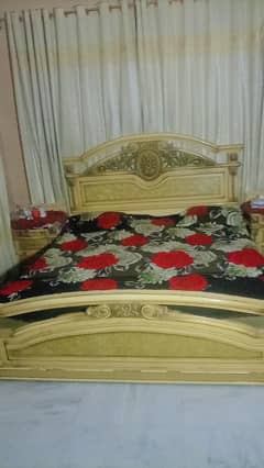 king size bed with 2 side table