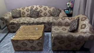 Sofa set 5 seater with table