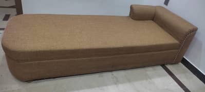 Sofa cum Bee