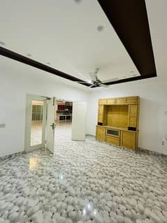1 Kanal House For Rent In D2 Block, Johar Town Ideal For Office Or Commercial Use | 6 Beds, Double Kitchen, Dual Meters