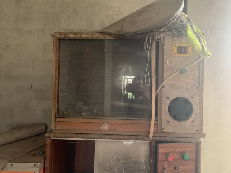 incubator or broader available 3 pices 0