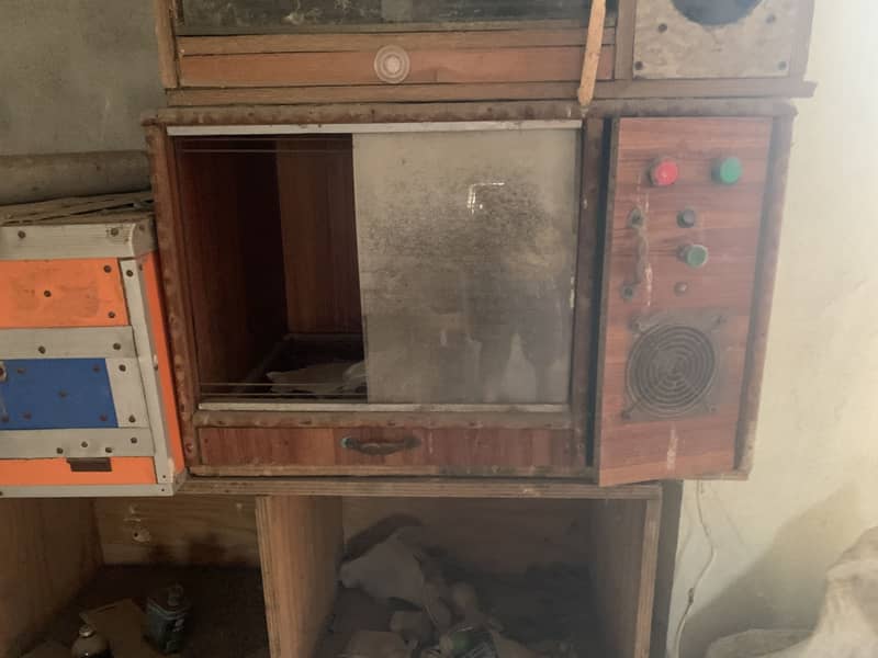 incubator or broader available 3 pices 1