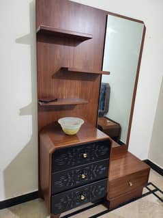 Wooden bed set and dressing table