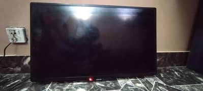 Samsung LED 32 inch, bss display nahi de rha hai. baqi all okay hai.