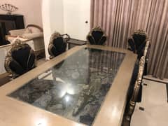 Dinnig table