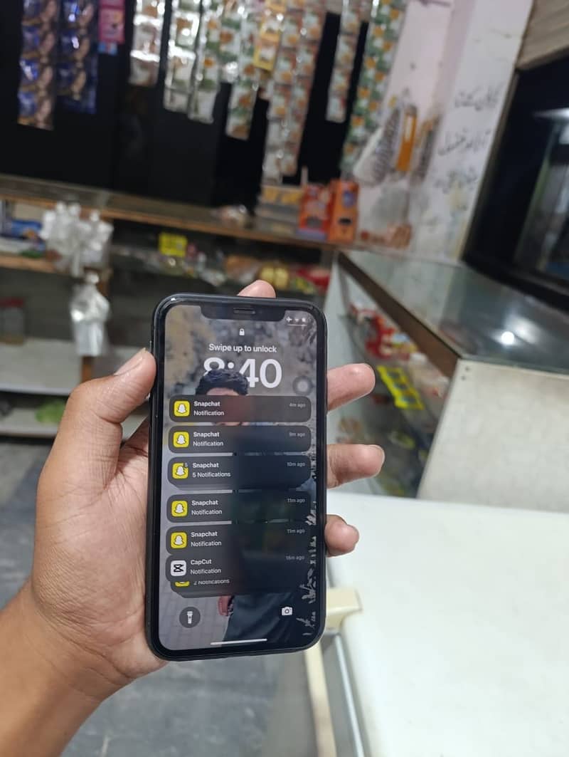 Iphone 11 with box non pta factory unlock 7