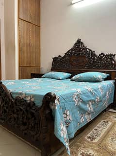 Chinoti sheesham  wood doube t -  1 bed set 2 side tables , 1 dresser