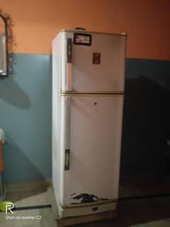 chalta hwa fridge hay