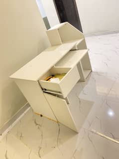 Computer table