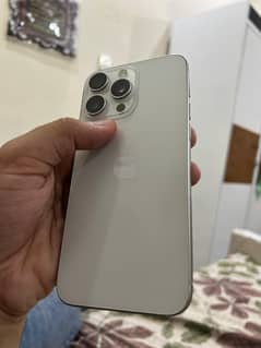 15 PRO MAX 256 GB WHITE TITANIUM JV KIT