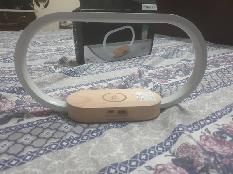 Wireless Charging Table Lamp 1