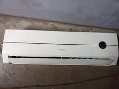 good condition ghar change kiya h us liye sell out kar raha ho