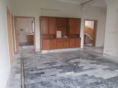 G/11 500gaz seprat gate 3bed upper portion available for rent real piks