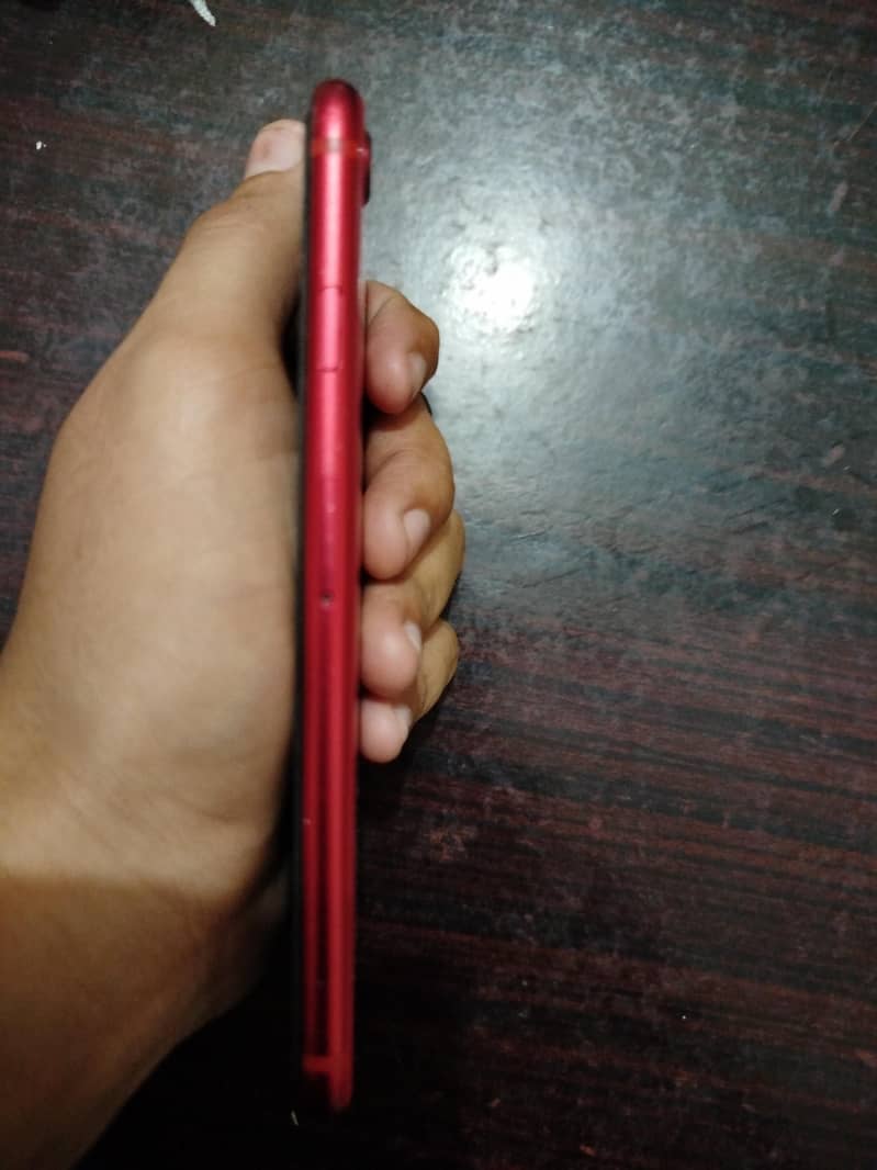 iPhone SE 2020 with box and good condition 10/9 2