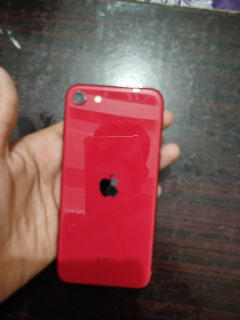 iPhone SE 2020 with box and good condition 10/9 3