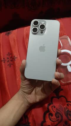 15 pro max JV 256 GB natural titanium  LLA