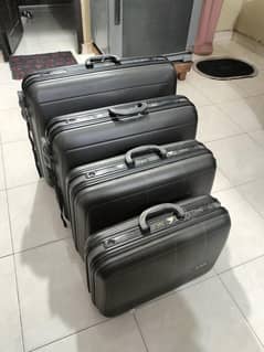 set of 4 suitcase.