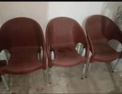1 plastic table and 6 chairs set