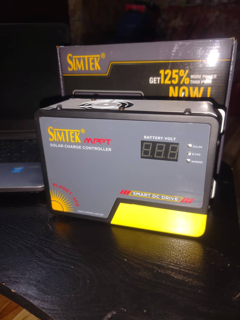 Simtek high quality MPPT charge Controller 40A deivery available mp 3