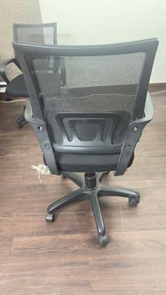 Stylish & Comfortable Chairs for Sale – Great Condition & Price!